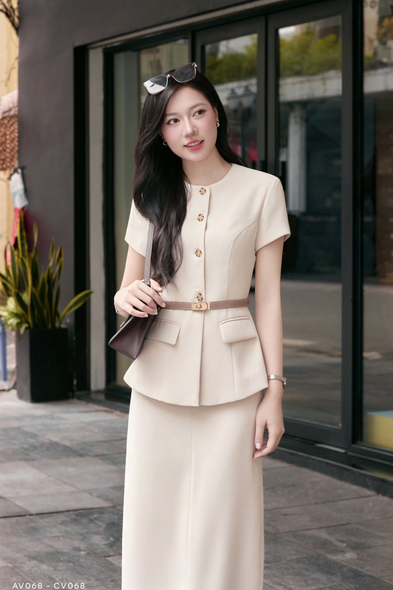 Áo tay ngắn cổ tròn peplum chiết eo